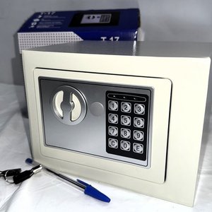 Lote anterior: Caja Fuerte Digital con Llaves y Accesorios, Nueva en Caja
