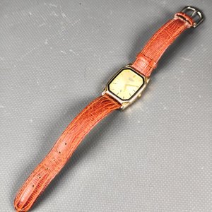 Reloj Citizen Quartz Dorado con Malla de Cuero - imagen 3