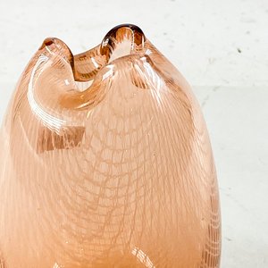 Florero de Cristal Color Durazno con Diseño Reticulado - imagen 3