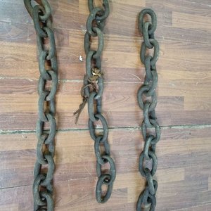 Lote siguiente: 3 Tramos de Robustas Cadenas de Hierro con Eslabones Gruesos