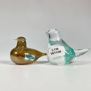 Dos pájaros de cristal Murano, uno blanco y verde, otro marrón - imagen 1