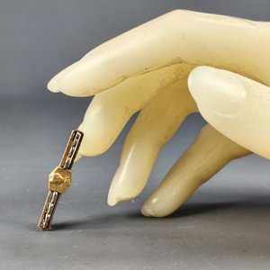 Prendedor Enchapado en Oro con Rostro de Niño y Broche de Plata - imagen 3