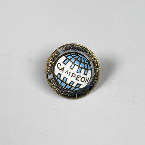 Lote siguiente: Pin de Fútbol Uruguay Campeón 1924-1928-1930 Esmaltado