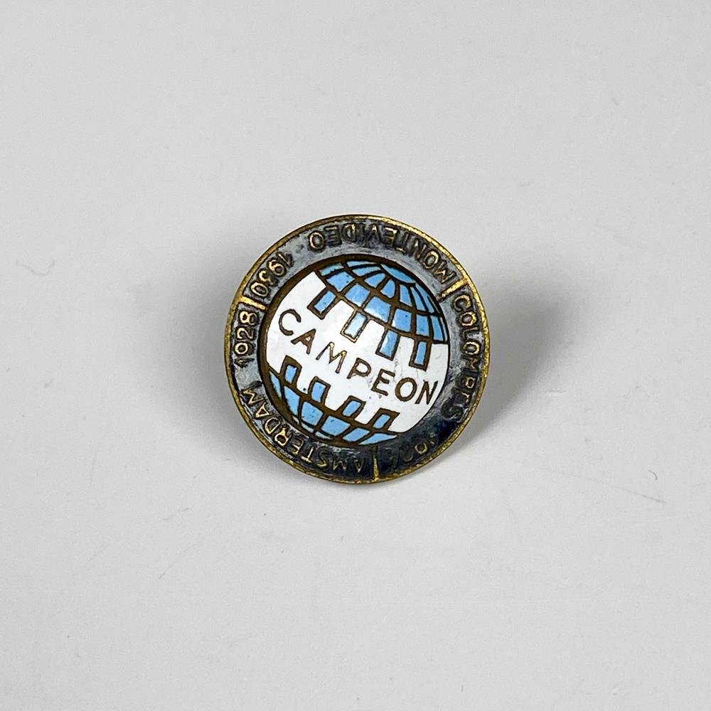 Pin de Fútbol Uruguay Campeón 1924-1928-1930 Esmaltado