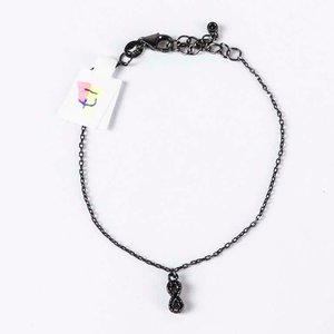 Lote siguiente: Pulsera de Plata con Baño de Rodio Negro y Dije Infinito