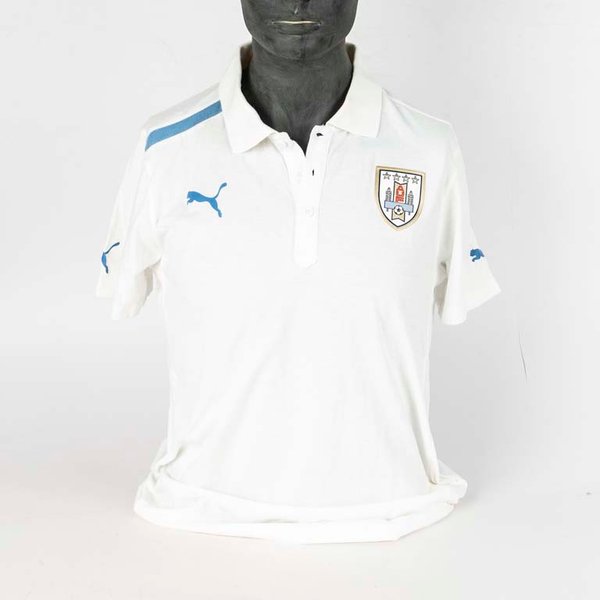 Lote siguiente: Remera de concentración de la selección de Uruguay marca PUMA