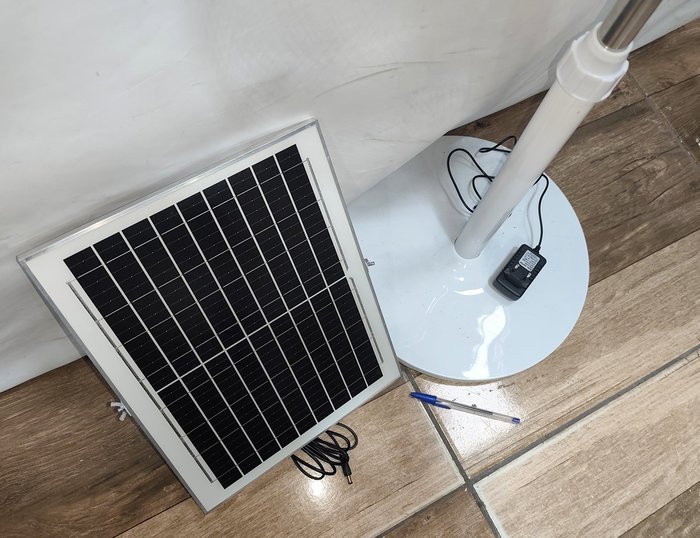 Ventilador de pie recargable a corriente y panel solar nuevo - imagen 5