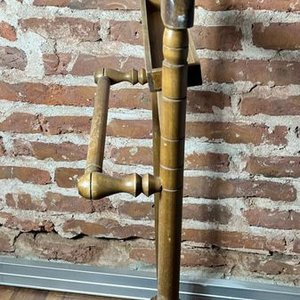 Perchero de Pie Despojador de Madera - imagen 2