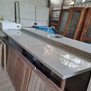 Lote anterior: Mesada de Granito Gris con Bacha Doble