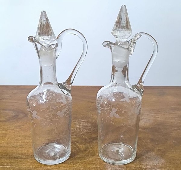 Set de aceitera y vinagrera de vidrio labrado - imagen 1