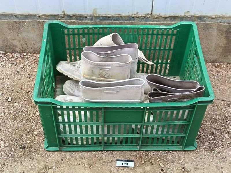 Cajón de Plásticos Apilable de color verde con Botos que No Forman Pares