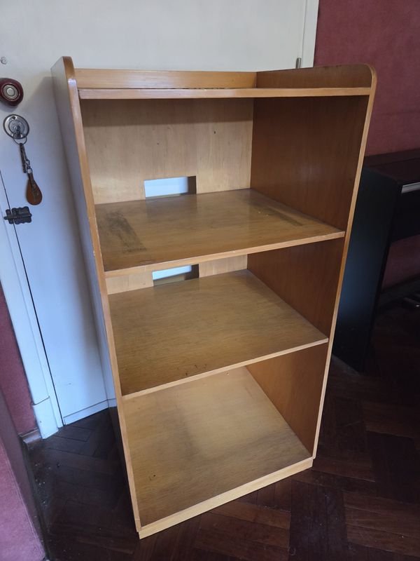 Lote anterior: Estantería de madera de excelente calidad