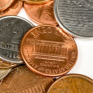 Setenta y cuatro monedas de colección de diversos países - imagen 6
