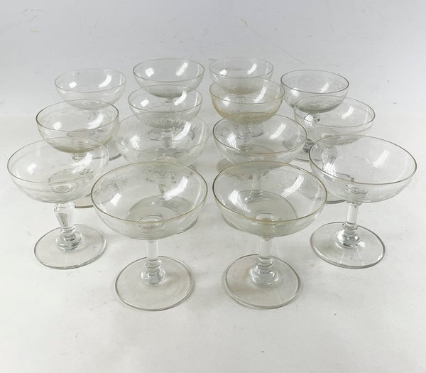 Lote anterior: Catorce copas de champán diferentes para una celebración