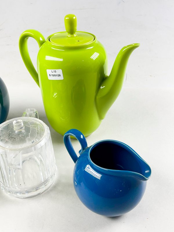 Porcelana azul y verde, teteras y azucarero en excelente condición - imagen 2