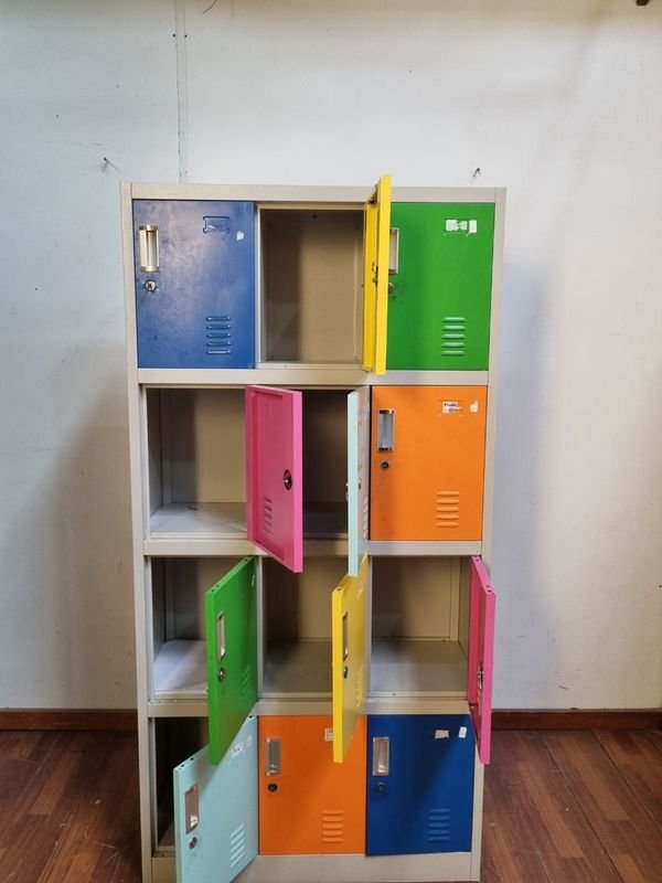 Almacén de 12 puertas en buen estado - imagen 2