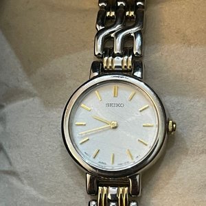 Reloj Seiko Mujer Elegante Bicolor Joyería Esfera Nacarada - imagen 1
