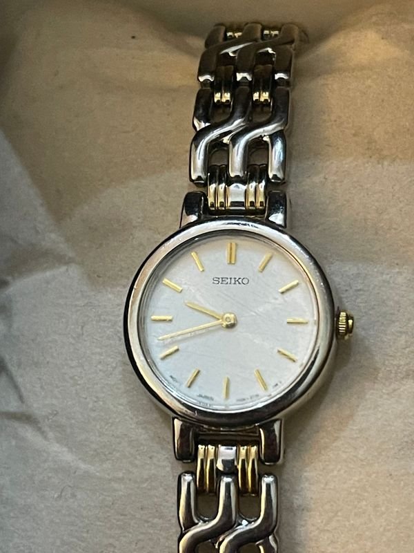Reloj Seiko Mujer Elegante Bicolor Joyería Esfera Nacarada