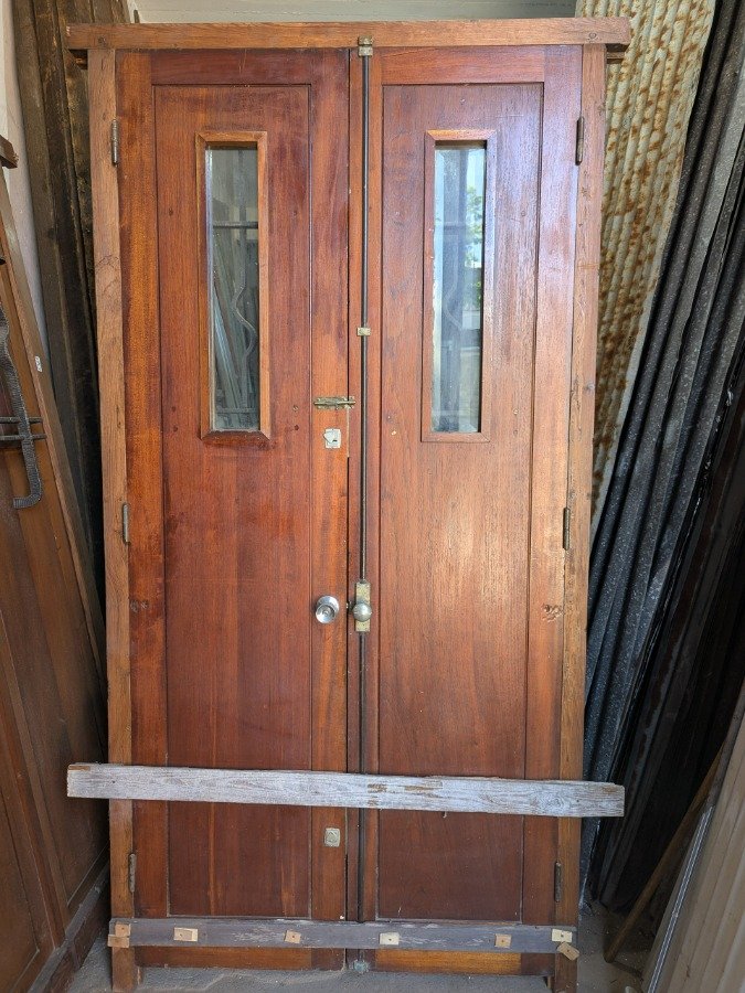 Puerta doble exterior en cedro con marco de pinotea - imagen 9