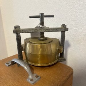 Mufla de Bronce con Caja de Madera Antigua - imagen 3