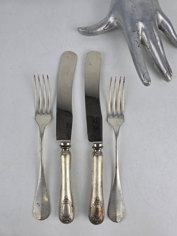 Par de Cuchillos y Tenedores de Plata 800 con Diseño Clásico