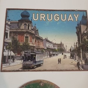 Lote de 8 Chapas Vintage Temáticas: Guinness, Uruguay, Carnaval y Más - imagen 4