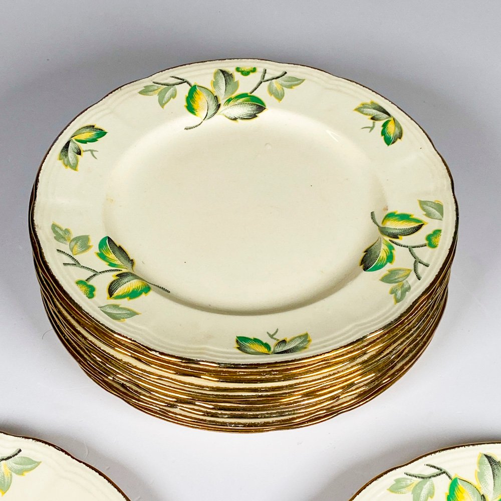 Platos de loza inglesa con hojas verdes - imagen 2