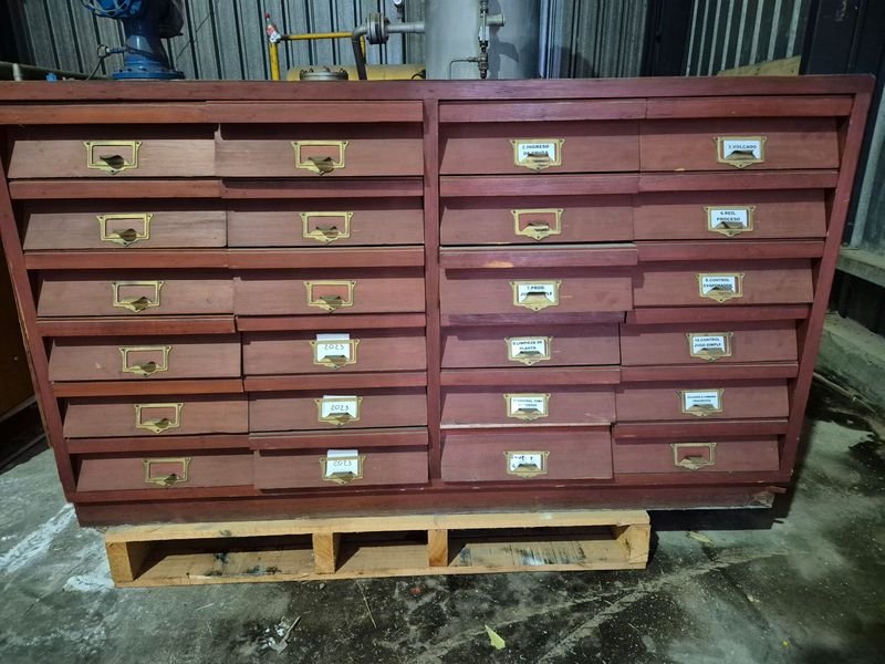 Antiguo Fichero de 24 Cajones en Buen Estado