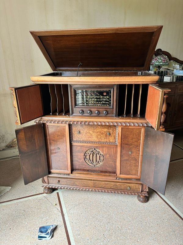 Gran Mueble Combinado con Radio y Toca Disco - imagen 6
