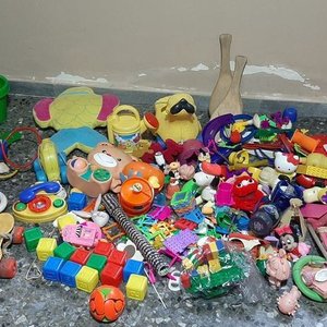 Lote siguiente: Caja con Juguetes Varios para Niños