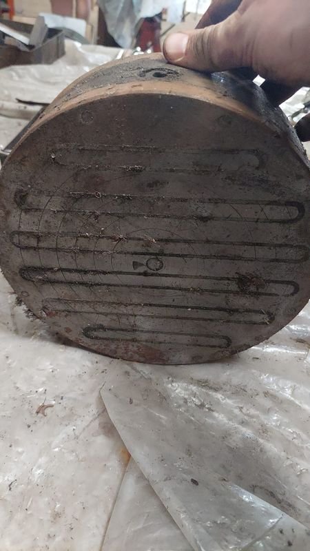 Plato imantado de metal con agujero en el centro - imagen 5