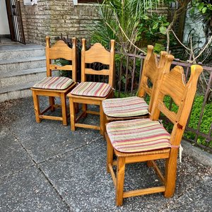 Juego de 4 Sillas Rústicas de Madera Maciza con Almohadones - imagen 3