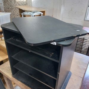 Lote anterior: Mueble Negro con Estante y Tapa Giratoria