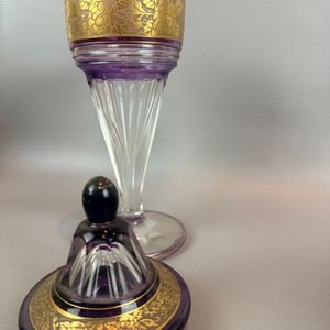 Caramelera Antigua de Cristal Violeta con Detalles Dorados - imagen 2