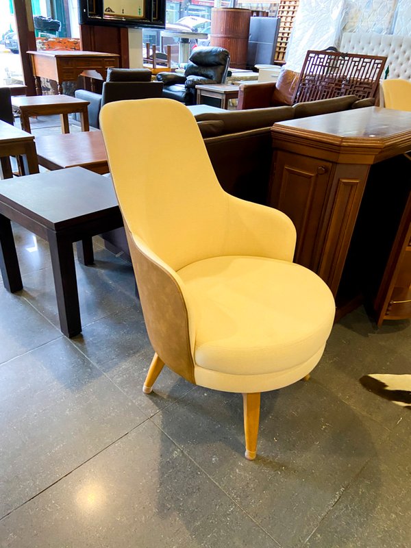 Sillón Individual Tapizado en Tela Beige y Cuero Sintético