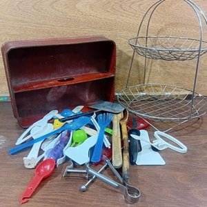 Lote de Utensilios de Cocina, Frutero Metálico y Caja Organizadora Antigua - imagen 6