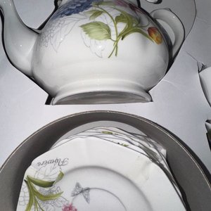 Juego de Té de Porcelana Fina con Diseño Floral - imagen 6