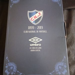 Lote siguiente: Camiseta Club Nacional de Football Edición Especial 120 Años Umbro Talle XXL