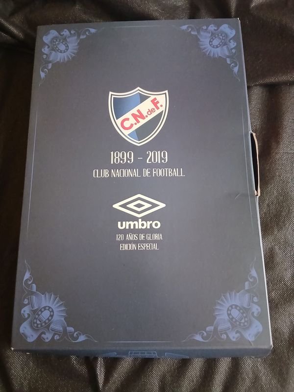 Camiseta Club Nacional de Football Edición Especial 120 Años Umbro Talle XXL