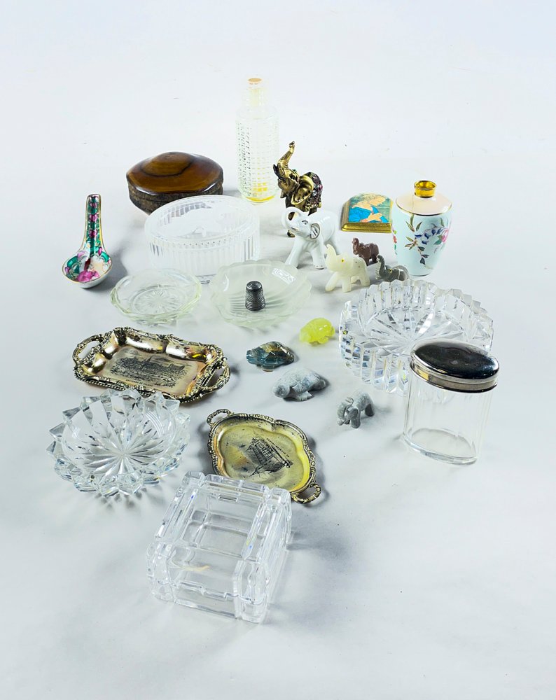Lote de Figuras, Alhajeros, Cenicero y Perfumero de Cristal y Metal