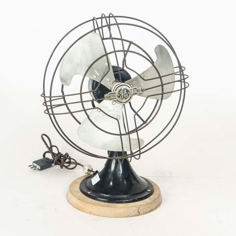 Ventilador Antiguo General Electric Metálico con Base de Madera