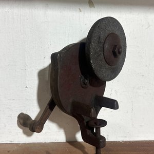 Lote anterior: Afilador de banco antiguo de hierro fundido