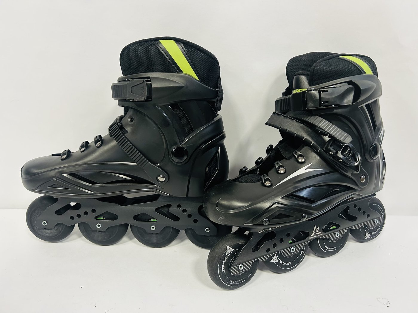 Par de Rollers Peach Sports Talle 43 Negros