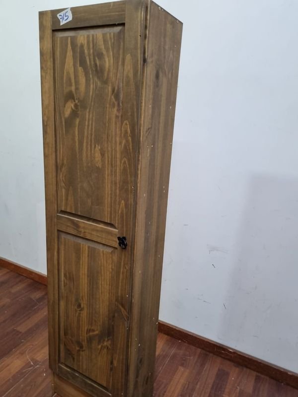 Mueble de madera con estantes y cerradura - imagen 2