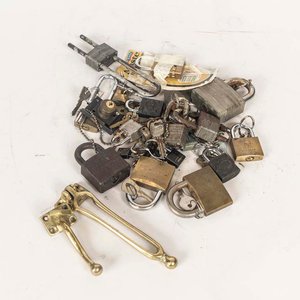 Lote siguiente: Lote de 19 Candados Varios de Metal