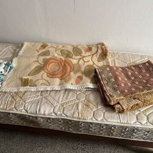 Frazada "La Aurora" de Lana con Diseño Floral y Colcha Estampada - imagen 3