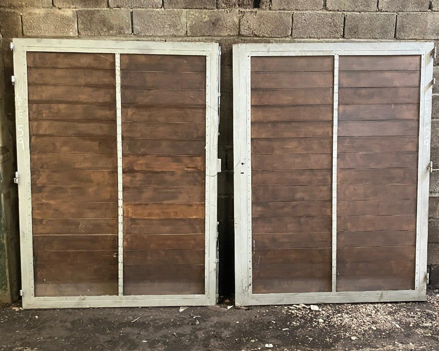 Lote anterior: Puertas de garaje en hierro con paneles imitación madera
