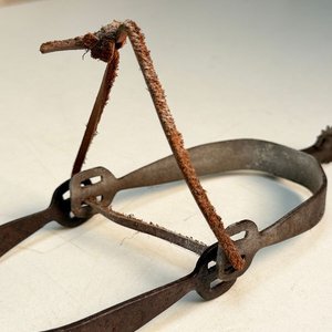 Antiguas Espuelas de Hierro con Tiras de Cuero - imagen 3