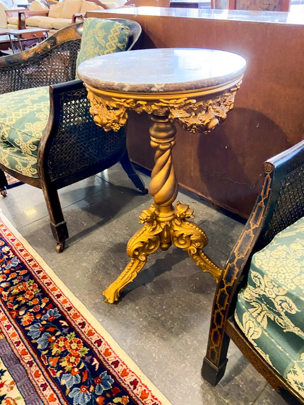 Mesa Auxiliar Antigua con Tapa de Mármol y Base Dorada Estilo Luis XV - imagen 1
