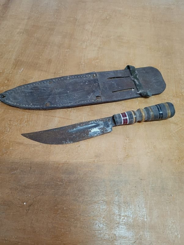 Cuchillo de Cazador con Vaina y Hoja de 15 cm